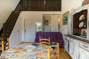 Dining - Apartment 'Duplex' with Sea View and Balcony (Grosseto-Prugna)
