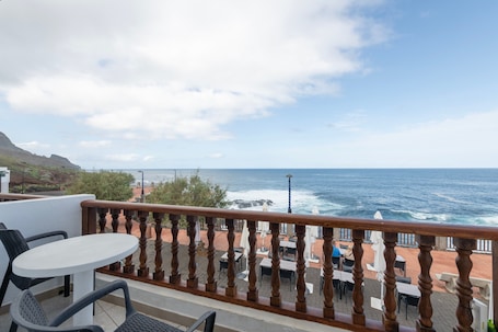 Property grounds. Apartment 'Apartamento D' with Sea Views, Private Terrace and Wi-Fi