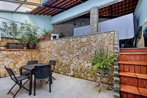 Outdoor dining - Apartment 'Jm Stay Aveiro' with Private Terrace, Wi-Fi and Air Conditioning (Aveiro)