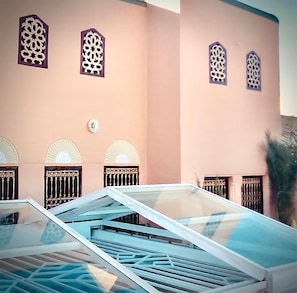 Property grounds - Discover the beauty of Morocco while staying at our fabulous guesthouse. (Salé)