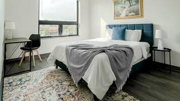 Desk, iron/ironing board, WiFi, bed sheets