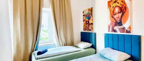 4 عدّة غرف نوم وملاءات أسرّة