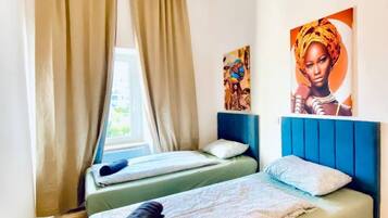 4 bedrooms, bed sheets