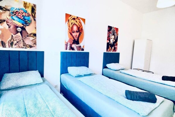 4 chambres, bureau, literie fournie