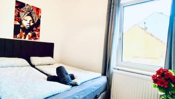 1 bedroom, bed sheets