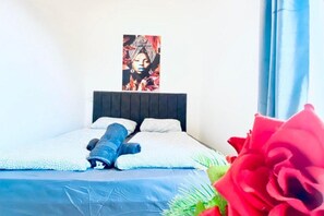 1 bedroom, bed sheets