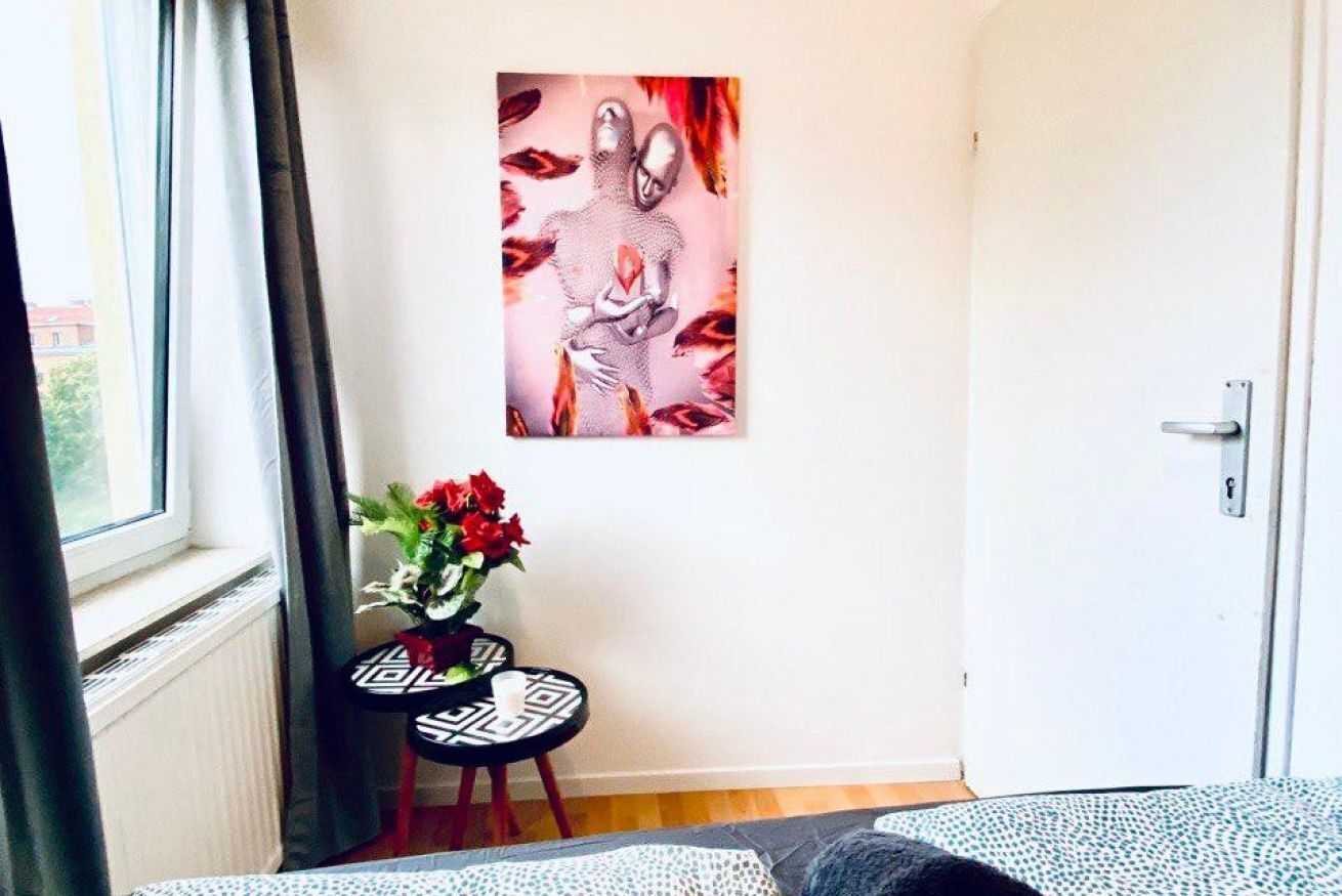 1 habitación, escritorio y ropa de cama 