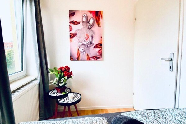 1 bedroom, bed sheets