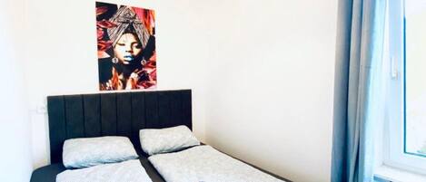 1 bedroom, bed sheets