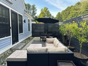 Outdoor dining - Walk to Williams * Steam Sauna * Ritz-Carlton Bed (Williamstown)