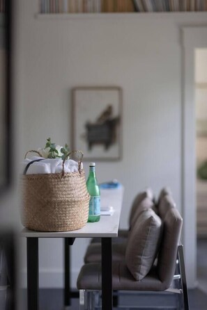 Dining - Walk to Williams * Steam Sauna * Ritz-Carlton Bed (Williamstown)