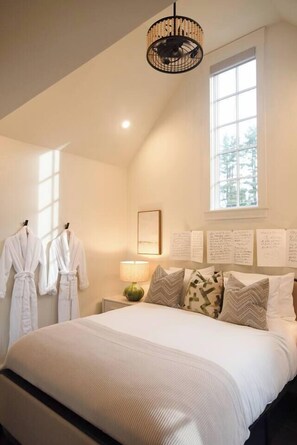1 bedroom, iron/ironing board, WiFi, bed sheets - Walk to Williams * Steam Sauna * Ritz-Carlton Bed (Williamstown)