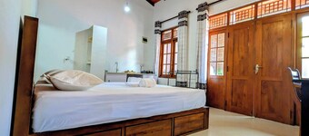 Lavish Lodge, Tangalle - Work From Anywhere Haven!