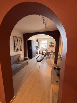 TV - Valletta heart two, 3-room superior apartment (Valletta)