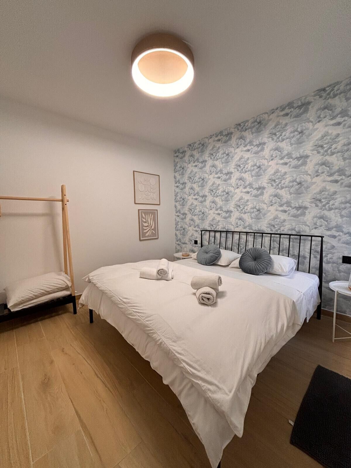 3 quartos, ferros/tábuas de passar roupa, Wi-Fi, roupa de cama