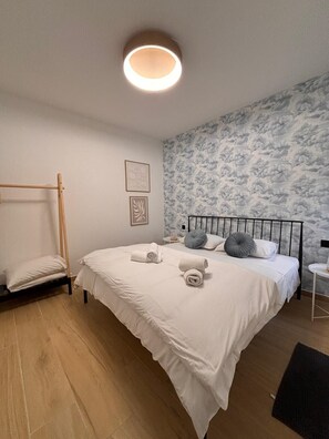 3 bedrooms, iron/ironing board, WiFi, bed sheets