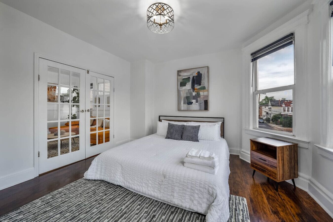 3 多间卧室、熨斗/熨衣板、WiFi、床单