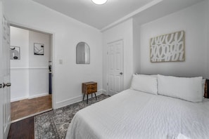 3 chambres, fer et planche à repasser, Wi-Fi, draps fournis