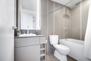 Business Apartment | Bathroom | Hair dryer, towels, soap, shampoo