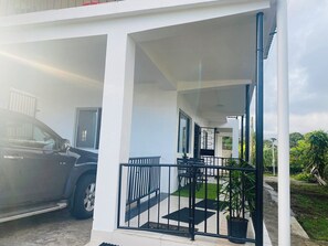 Property grounds - Charming 3-bedroom house with AC and WiFi in amazing Suva (Suva)