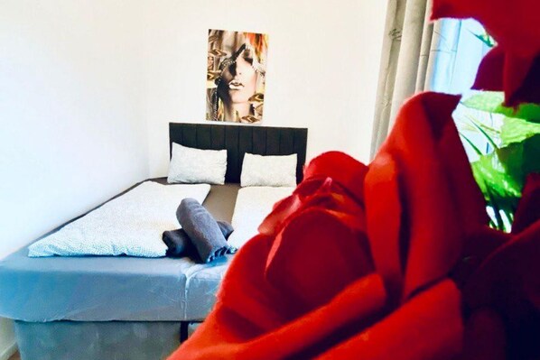 1 bedroom, bed sheets