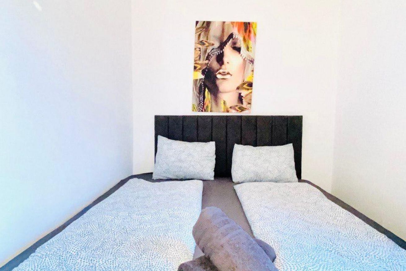 1 bedroom, desk, bed sheets