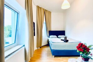 1 bedroom, bed sheets