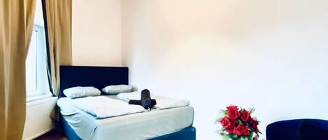 1 bedroom, bed sheets