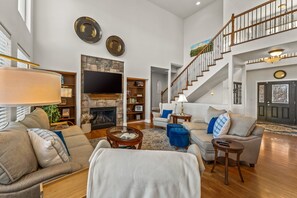 TV connectée, cheminée, baby-foot, table de tennis de table