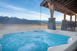 Outdoor spa tub - New! Private Hot Tub, Stunning Views, Family-Friendly Home (Kalispell)