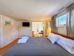 3 bedrooms, desk, iron/ironing board, free WiFi