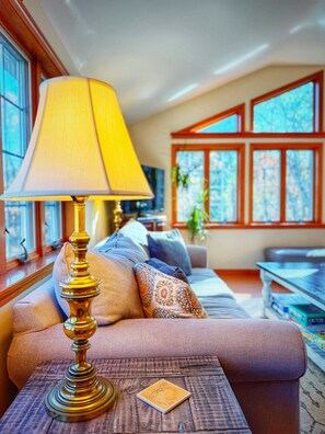 Smart TV, books - Tranquil Oasis With Firepit (Harwich)