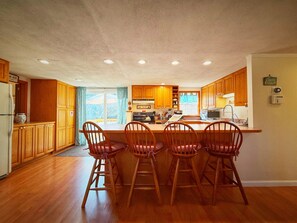 Fridge, microwave, oven, stovetop - Tranquil Oasis With Firepit (Harwich)