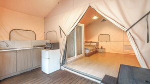 A tented room with a kitchenette, a bed, and a small table. - Gapyeong Sanchaek Glamping Pension (Gapyeong)