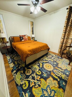 2 bedrooms, iron/ironing board, WiFi, bed sheets