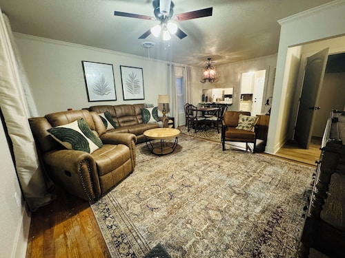 Charming 2-bedroom house in East Camden with AC, WiFi