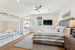 6 bedrooms, iron/ironing board, free WiFi, bed sheets