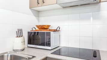 Jääkaappi, mikroaaltouuni