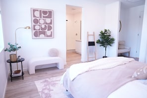 4 bedrooms, desk, iron/ironing board, WiFi