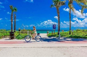 On the beach - Castle 1133 Ocean view studio, Pool and Beach Access, FREE Parking, Gym, Tennis and more! (Miami Beach)