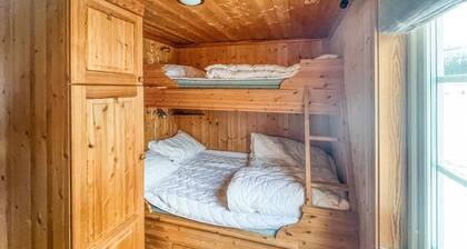 Cozy home in Fåvang with WiFi