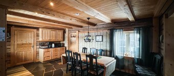 Cozy home in Fåvang with WiFi