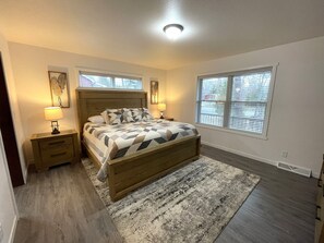 4 bedrooms, iron/ironing board, free WiFi, bed sheets