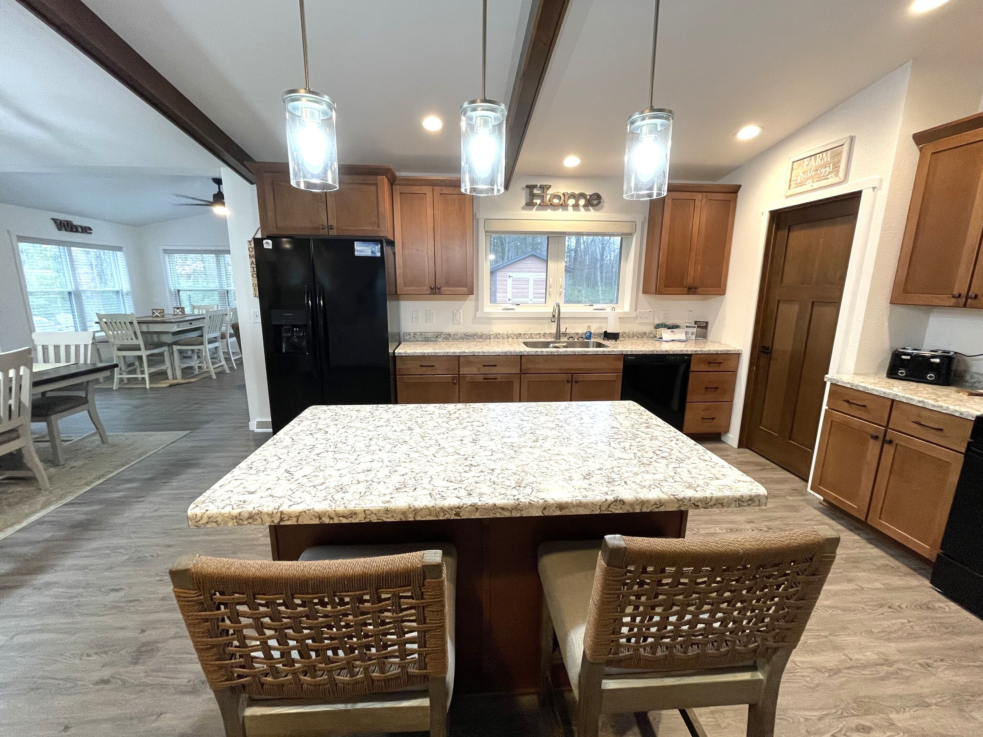 冷蔵庫、電子レンジ、オーブン、コンロ