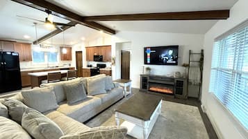 Smart TV, fireplace