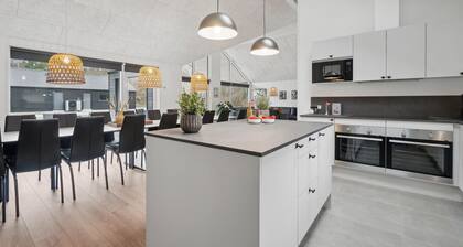 Beautiful home in Aakirkeby with sauna