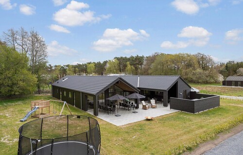 Beautiful home in Aakirkeby with sauna