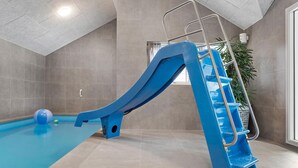 Piscine intérieure