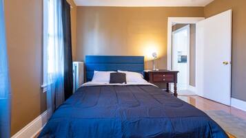 3 habitaciones, tabla de planchar con plancha, wifi y ropa de cama