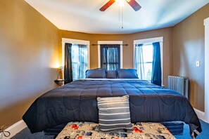 3 chambres, fer et planche à repasser, Wi-Fi, draps fournis